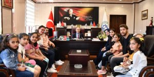 Sarıkamış Karapınar İlkokulu Öğrencilerinden Rektör Prof. Dr. Hüsnü Kapu’ya Ziyaret