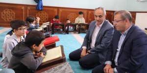 Vali Polat, Yaz Kuran Kursu'nu ziyaret etti