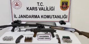 Kağızman'da Kaleşnikov mühimmatı ve çok sayıda av tüfeği ele geçirildi