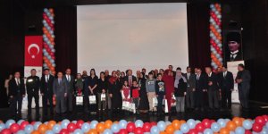 Kars’ta en çok kitap okuyan öğrenci ve velilere ödül verildi