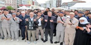 Hacı Adayları Kars'tan "Harem-i Şerife" dualarla uğurlandı