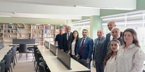 Çalkın, Kars Alparslan Anadolu Lisesi Kütüphanesini İnceledi
