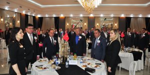 Kars'ta Azerbaycan Bağımsızlık Günü kutlandı