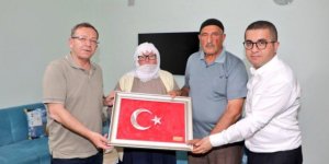 Kars Valisi Ziya Polat'tan Şehit Babasına 'Babalar Günü' Ziyareti