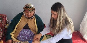 Digor'da Yaşlı Vatandaşa İkametinde Kimlik Başvurusu Alındı