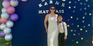 Duygulandıran ziyaret; ilk karnesini eski öğretmeniyle paylaştı!