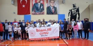 Kars'ta “Babalar ve Kızları Voleybol Etkinliği”nde Buluştu