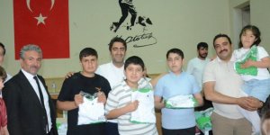 Sarıkamış’ta Yaz Spor Okulu Sporcularına Forma ve Şort Desteği