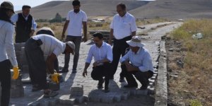Kaymakam Demirtaş, Devam Eden Kilit Parke Çalışmalarını İnceledi