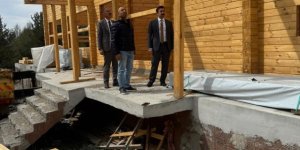 Kaymakam Akköz'den Kütük Ev Projesinde inceleme