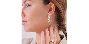 Renkli Taşların Büyüleyici Enerjisi; Özel Tasarım Altın Mücevherde Buluşuyor