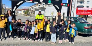 Kars’ta Öğrencilere Temel Trafik Eğitimi Verildi
