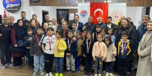 Satrançta Geleceğin Şampiyonları Yarıştı: Kars'ta 'Küçükler İl Birinciliği' Madalyalarla Taçlandı