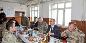 Vali Ziya Polat, Mehmetçiklerle bir araya geldi