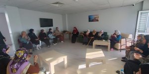 Kars'ta Öğrencilerden Huzurevi Ziyareti