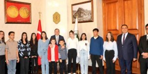 Vali Polat, Çocukları Makamında Ağırladı