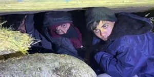 Kars’ta Saman Yüklü Kamyonette Göçmen Kaçakçılığı: 1 Tutuklama