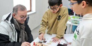 Vali Polat, yarıyıl tatilini sosyal etkinliklerle değerlendiren öğrencilerle buluştu