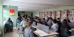 Kars’ta Öğrencilere Bilinçli İnternet Kullanımı Eğitimi