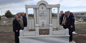 İYİ Parti İl Teşkilatı, Aşık Murat Çobanoğlu’nu kabri başında andı