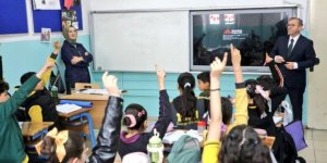 Kars Valisi Ziya Polat, öğrencilere "tatilde bol bol kitap okuyun"