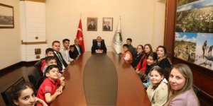Vali Polat Şampiyon Öğrencileri Ağırladı
