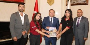 Vali Polat’tan Gençlere Destek: "Okul Dergisi Takdim Edildi"