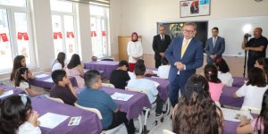 Kars'ta öğrenciler karne alarak yaz tatiline girdi