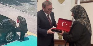 Kars'ta Türk Bayrağını Öpen Neriman Teyze Valilikte Ağırlandı