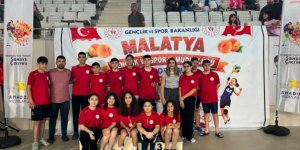 Kars Yüzme Takımı Türkiye Finalleri'ne Damga Vurdu