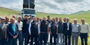 Kars'ta 9,5 Kilometrelik Grup Köy Yolunda Çalışmalar Sürüyor