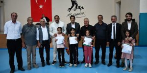 Sarıkamış’ta bin çocuğa forma dağıtıldı