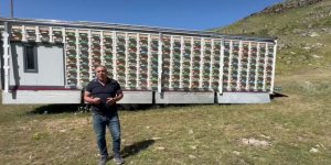 Üzeyir, TIR dorsesini 340 kovan kapasiteli mobil bal üretim tesisine dönüştürdü