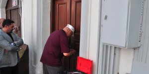 Kars CHP İl Binasının Kapısı Çilingir Yardımıyla Açıldı