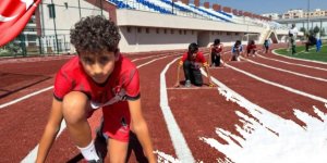 ANİ’NİN FETHİ ANISINA 1064 METRE BAYRAK YARIŞI!