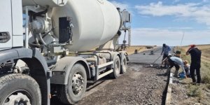 Kars Büyük Pirveli Köyü’nde Beton Yol Yapım Çalışmaları Sürüyor