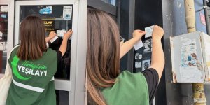 Apartmanlara uyarı stickerları astılar