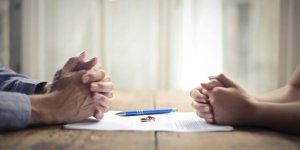 Boşanma Davası Sürerken Nafaka ve Velayet Nasıl Düzenlenir?