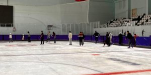 Kars Olimpik Buz Sporları Salonu’nda Halk Seansları Devam Ediyor