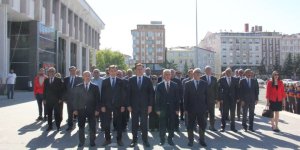 İlköğretim Haftası Atatürk Anıtı’na Çelenk Sunumuyla Başladı