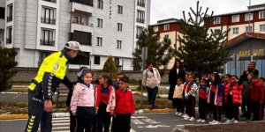 Kars'ta öğrencilere trafik eğitimi verildi