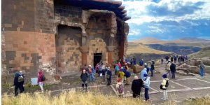 Ani Örenyeri, yerli ve yabancı turistlerin ilgi odağı olmayı sürdürüyor