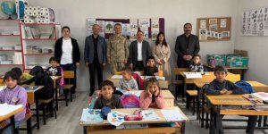 Kaymakam Cembekli, köy okulunu ziyaret etti