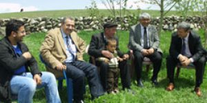 Turgut Yorga köy gezilerinde