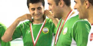 Finali Emniyet kazandı