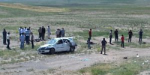 Düğün yolunda kaza: 2 ölü