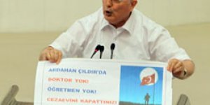 Meclis Kürsüsünde Soyundu