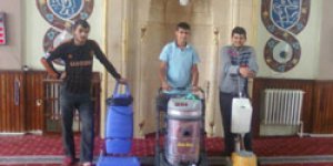 Merkez Camii’nde Ramazan Temizliği