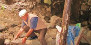 Yağmurlar Yağıyor Evler Çöküyor