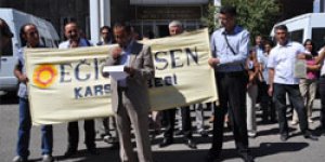 Milli Eğitim kapısına siyah çelenk
